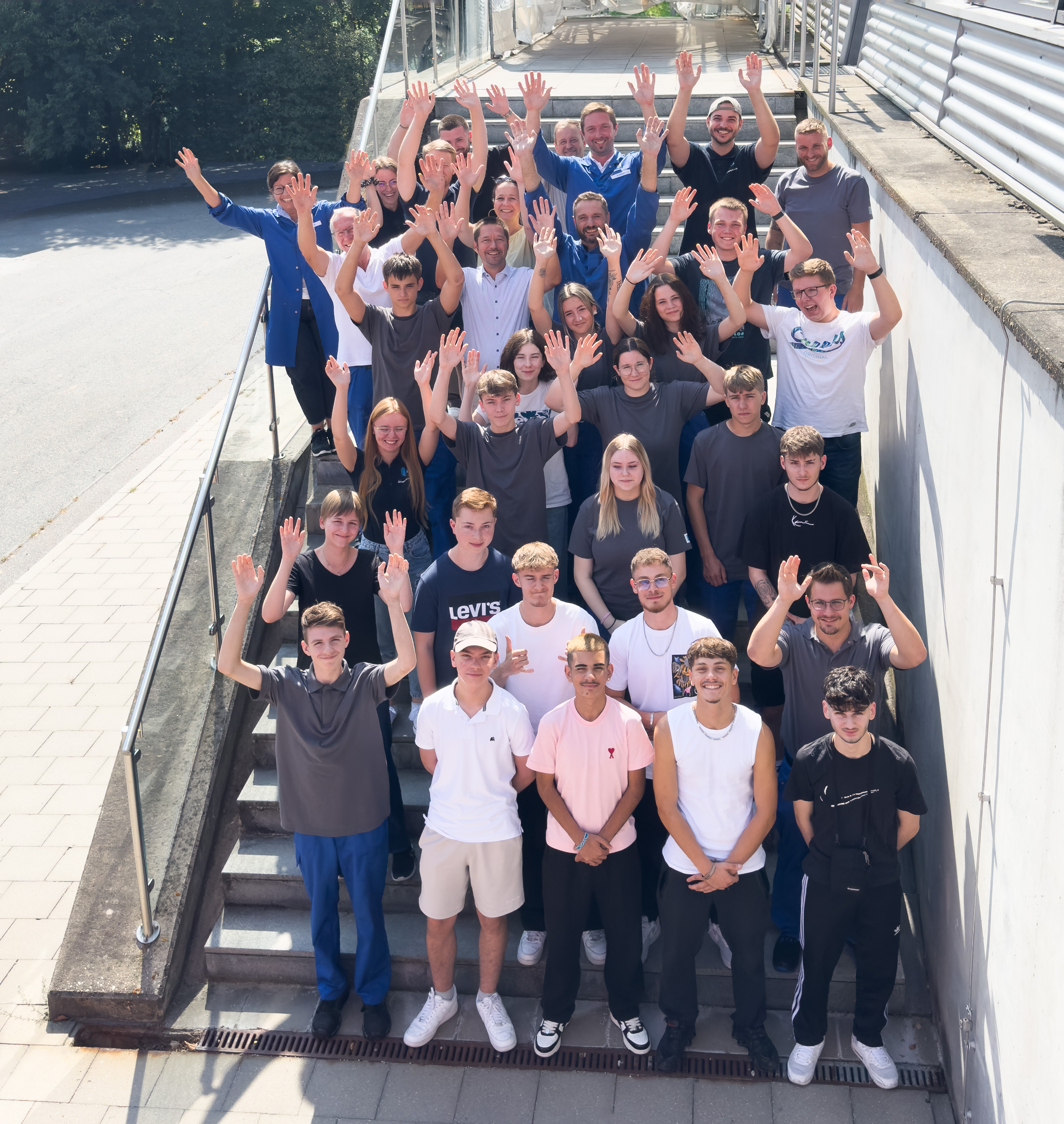 Willkommen bei LINHARDT, liebe Auszubildende!